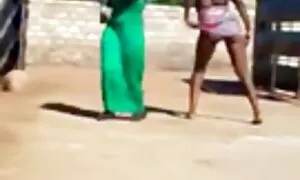 ترقص الفتيات الأفريق ...