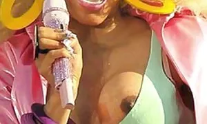 نيكي ميناج المشاهير  ...